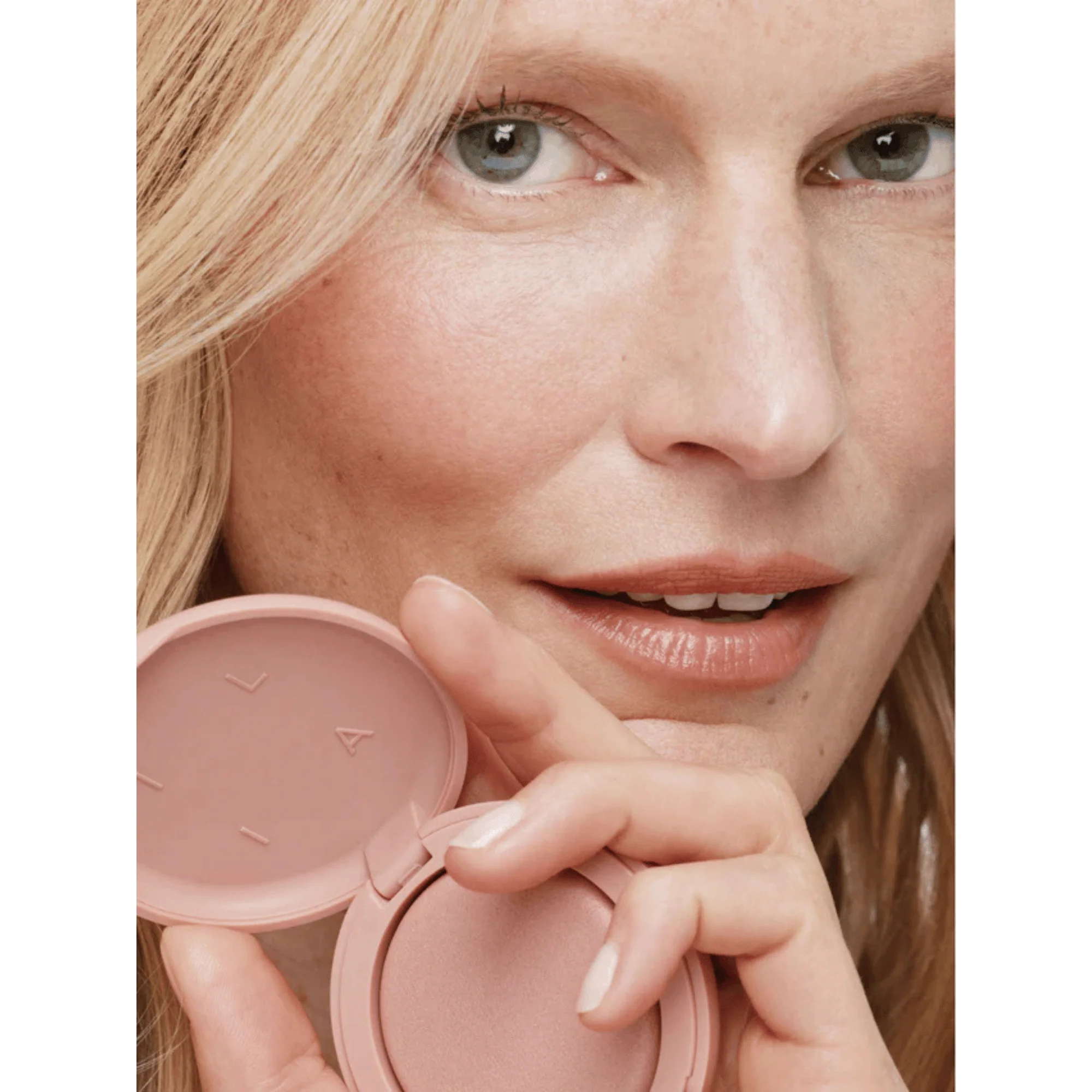 ILIA Glimpse Soft Focus Blurring Blush (0.15 oz) #10090153 - Image 5