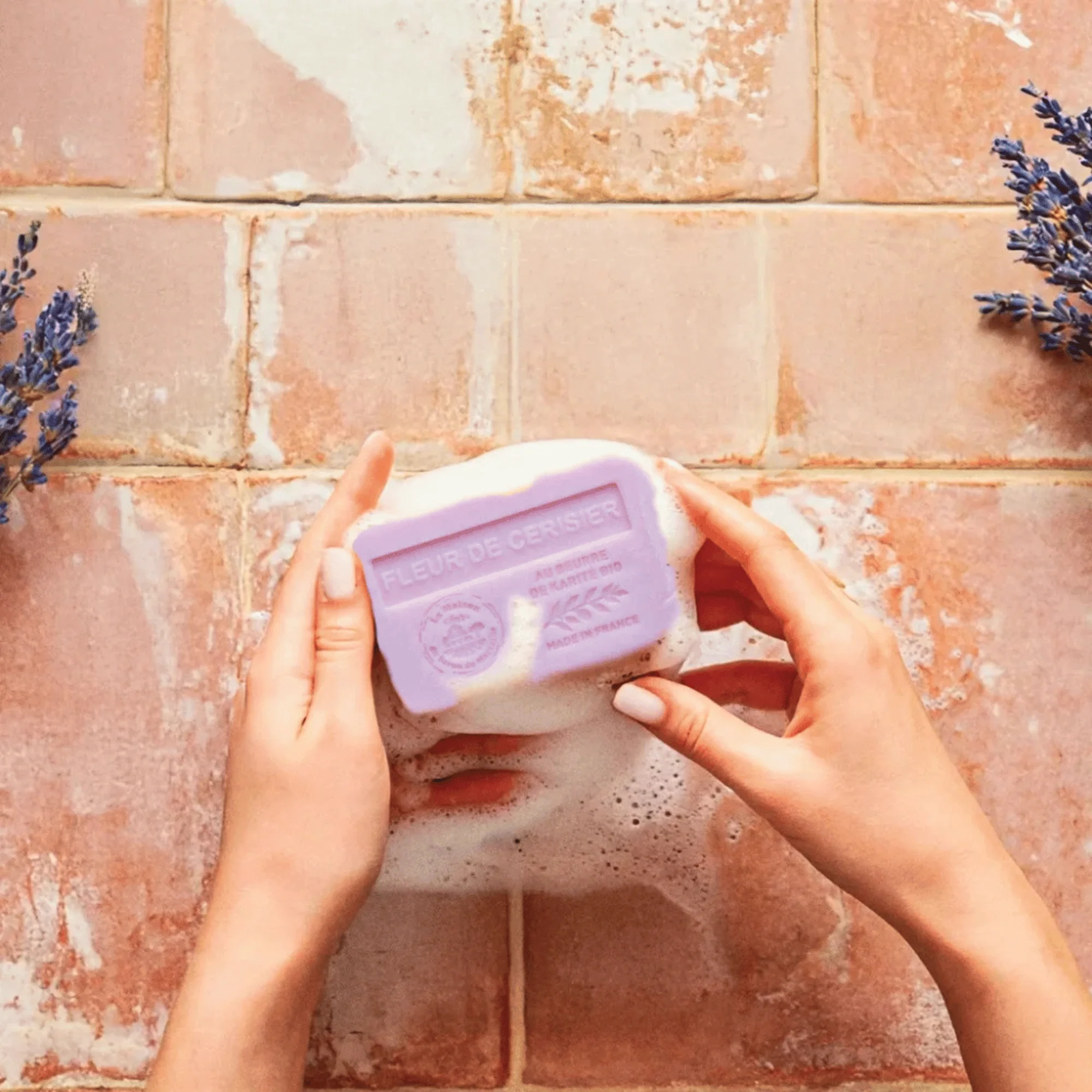 La Maison du Savon de Marseille Cherry Blossom Shea Butter Soap (250 g) #10089835 - Image 2